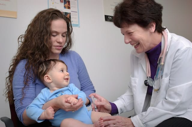Importanta imunizarii copiilor: ce vaccinuri sunt recomandate si cum sa le administram copiilor nostri